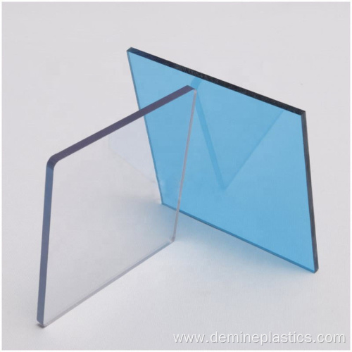 Plastic polycarbonate board with good wear resistance